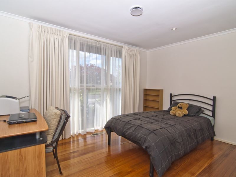 4 TAMALA AVENUE, Notting Hill VIC 3168