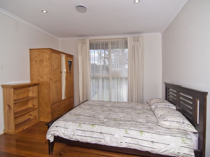 4 TAMALA AVENUE, Notting Hill VIC 3168