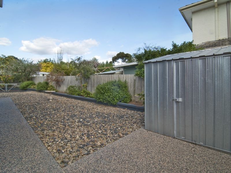 4 TAMALA AVENUE, Notting Hill VIC 3168