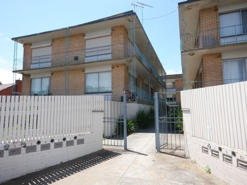 4/1927 Dandenong Road, Clayton VIC 3168