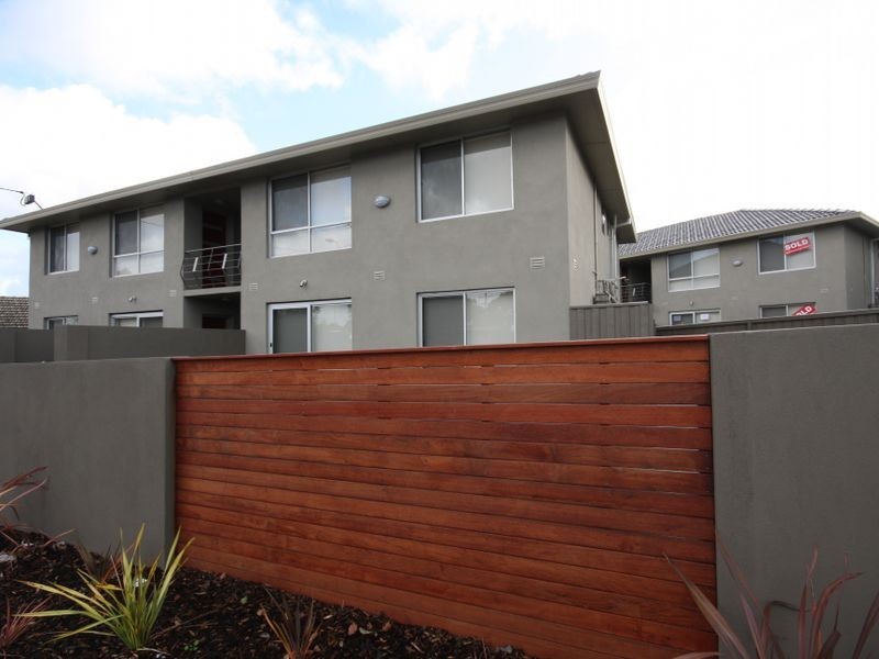 2/1798 Dandenong Road, Clayton VIC 3168