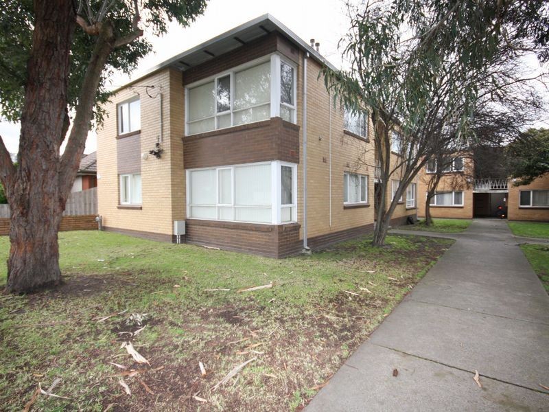 2/4 MANATUNGA STREET, Clayton VIC 3168