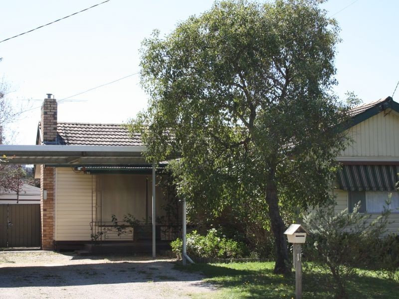 11 RAYHUR STREET, Clayton South VIC 3169