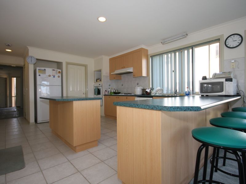 12 BROWNS COURT, Clayton VIC 3168