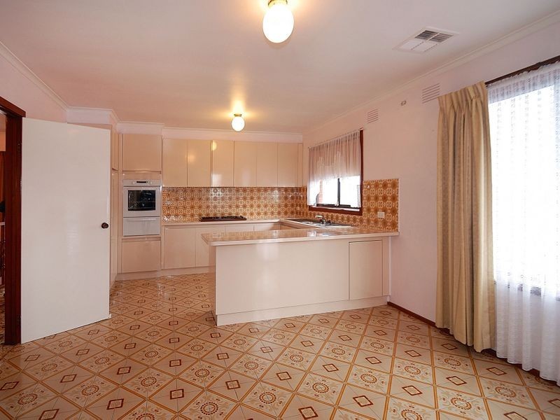 13 Koolena Close, Clayton South VIC 3169