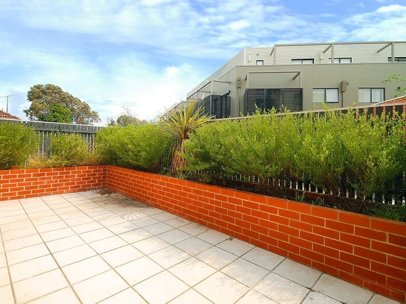 8/28 Burton Avenue, Clayton VIC 3168