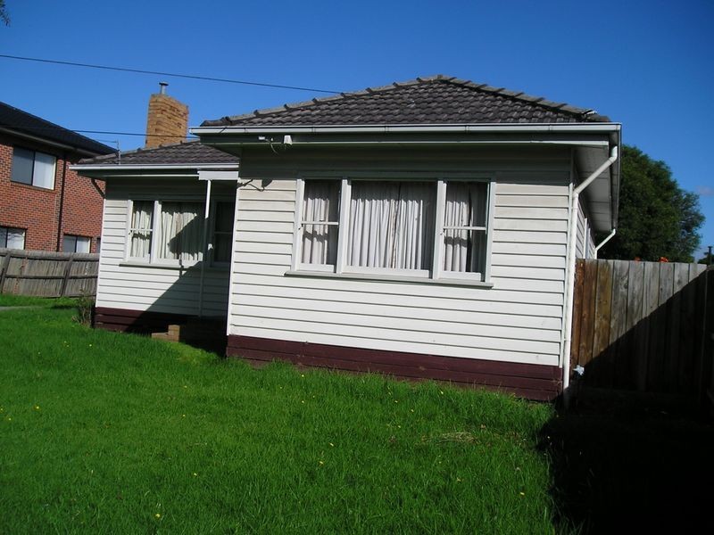 27 Burns Avenue, Clayton South VIC 3169