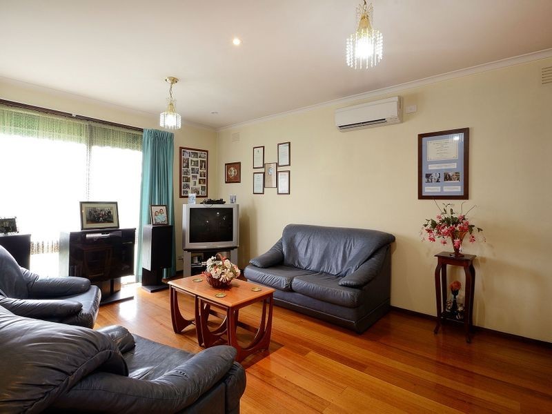 7 Enngonia Crescent, Clayton South VIC 3169
