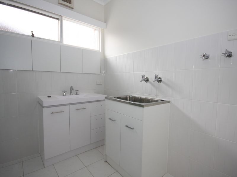 2/4 Manatunga Street, Clayton VIC 3168