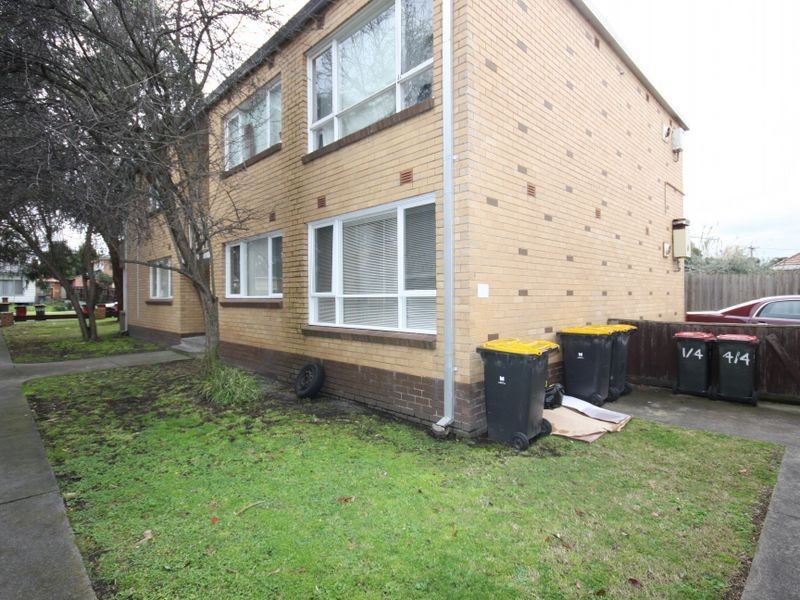 2/4 Manatunga Street, Clayton VIC 3168