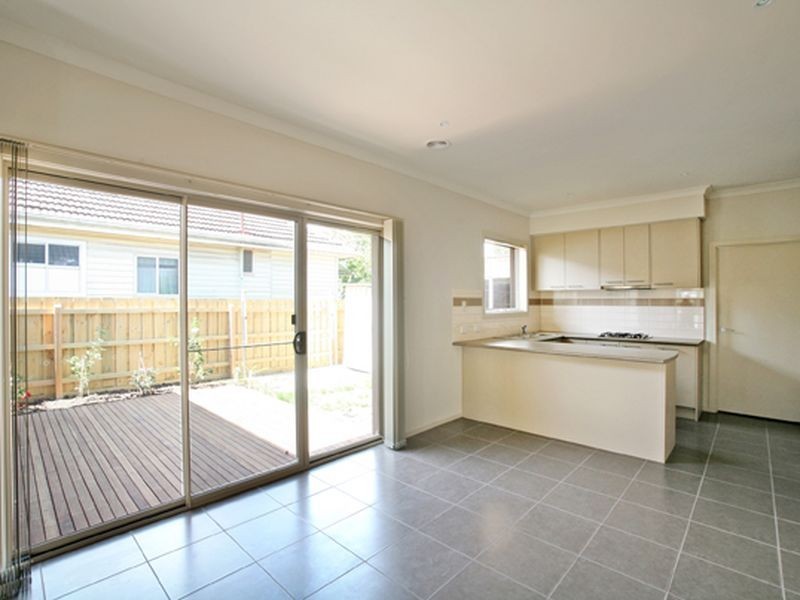 1/24 Madeleine Road, Clayton VIC 3168