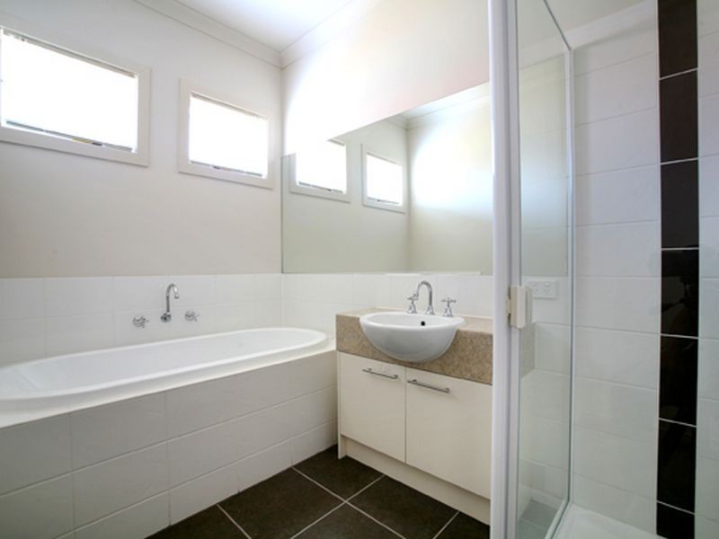 1/24 Madeleine Road, Clayton VIC 3168