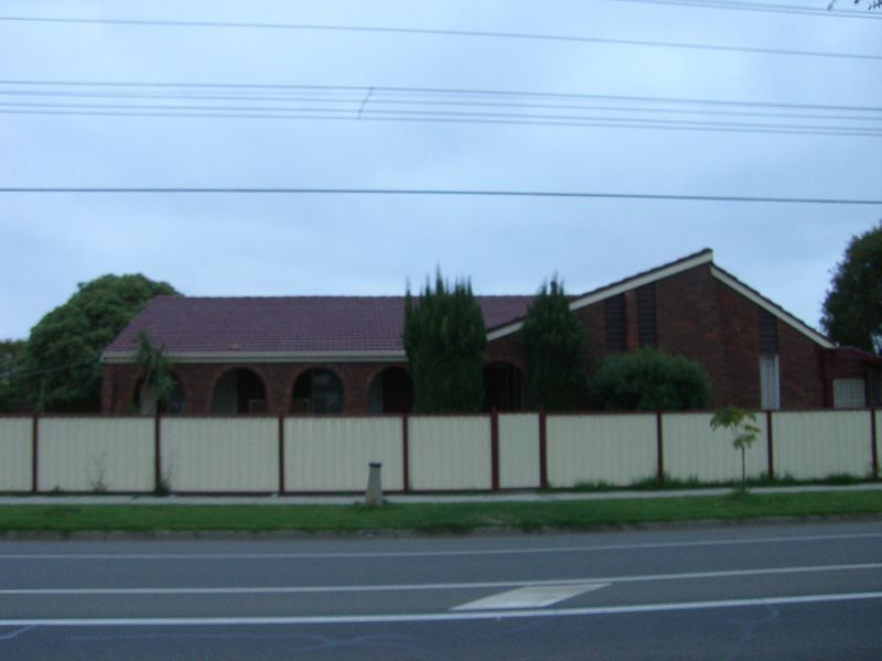 1 Bushland Avenue, Clayton South VIC 3169