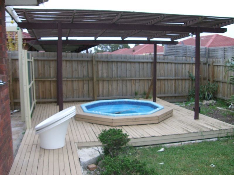 1 Bushland Avenue, Clayton South VIC 3169