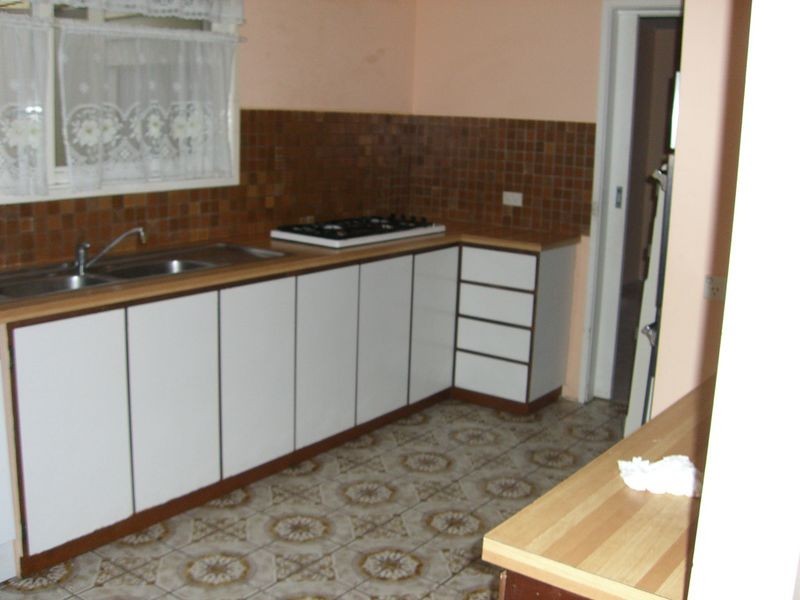 1 Bushland Avenue, Clayton South VIC 3169