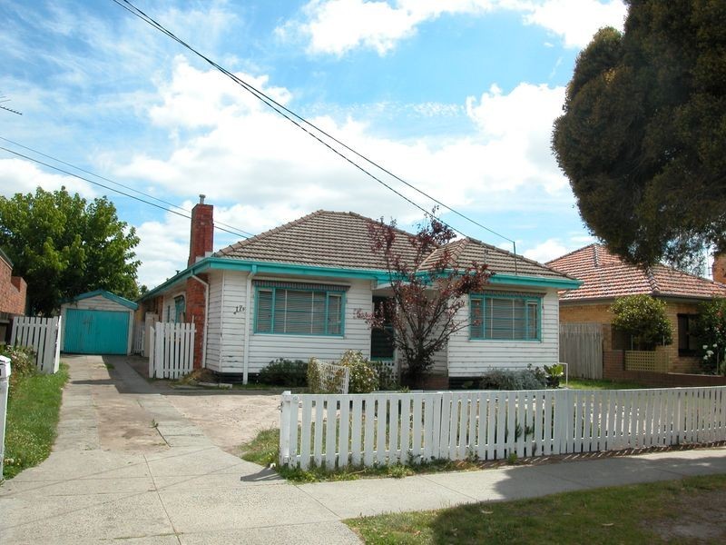 17 Hourigan Avenue, Clayton VIC 3168
