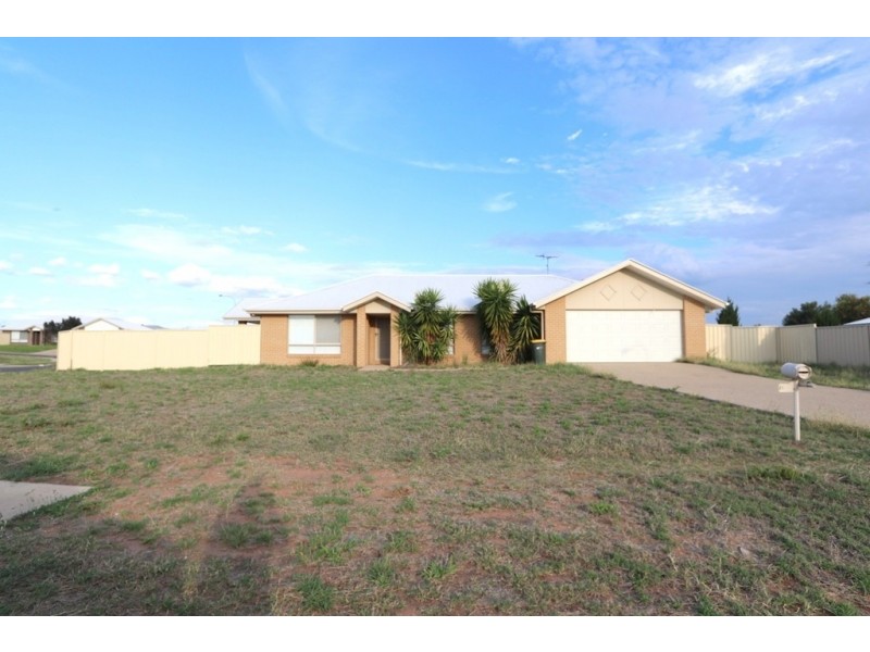 21 Scenic Drive, Emerald QLD 4720