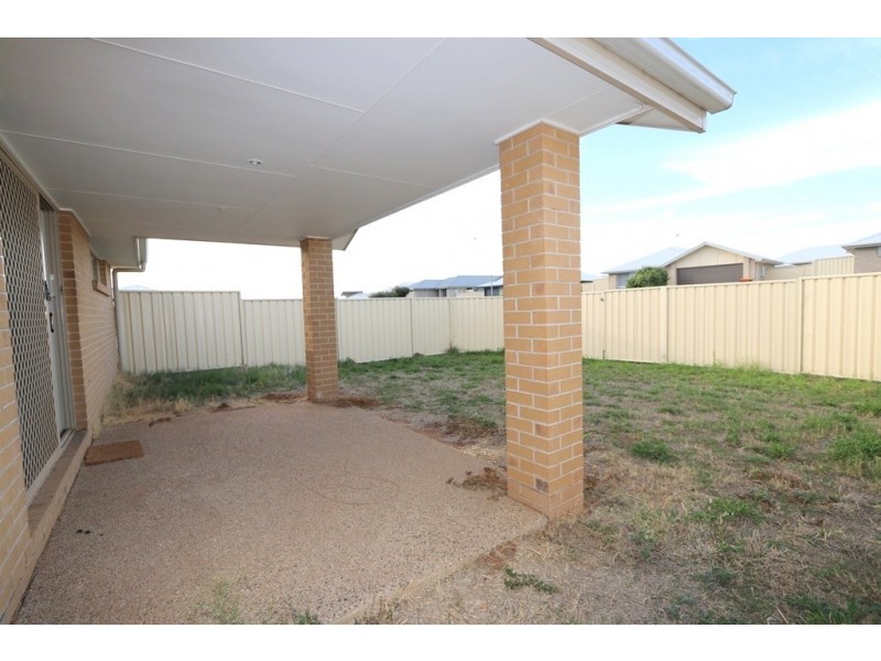 21 Scenic Drive, Emerald QLD 4720