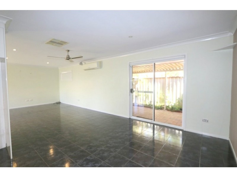 9 Rivoli Place, Emerald QLD 4720