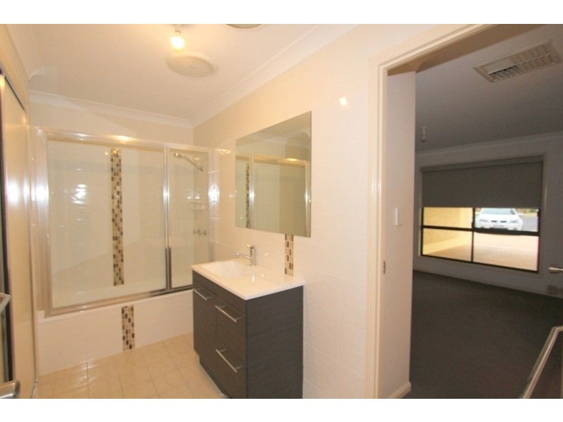 2/19 Louisa Court, Emerald QLD 4720