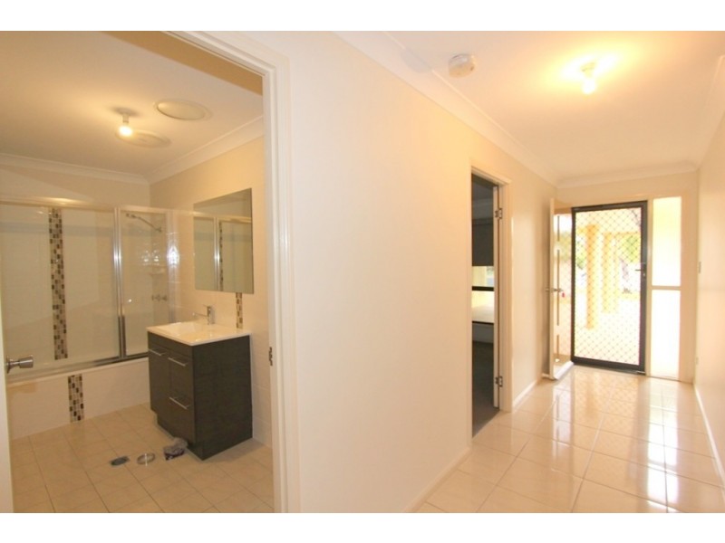 2/19 Louisa Court, Emerald QLD 4720