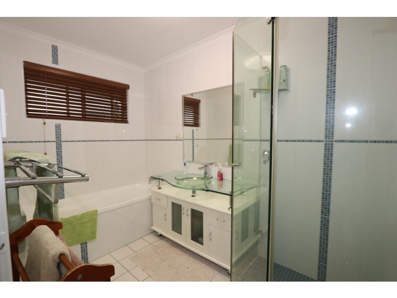 6 Oxley Court, Emerald QLD 4720