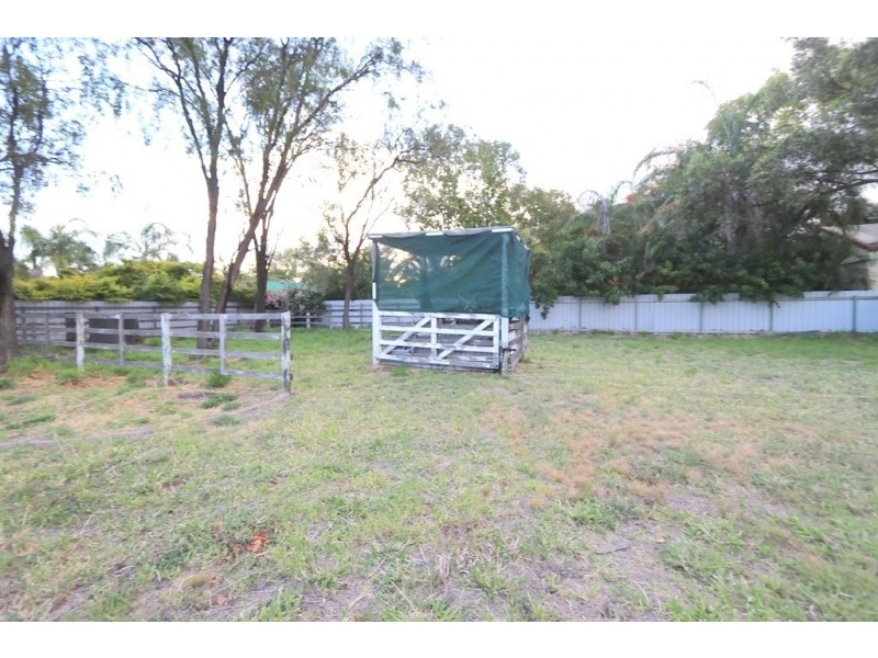 6 Oxley Court, Emerald QLD 4720