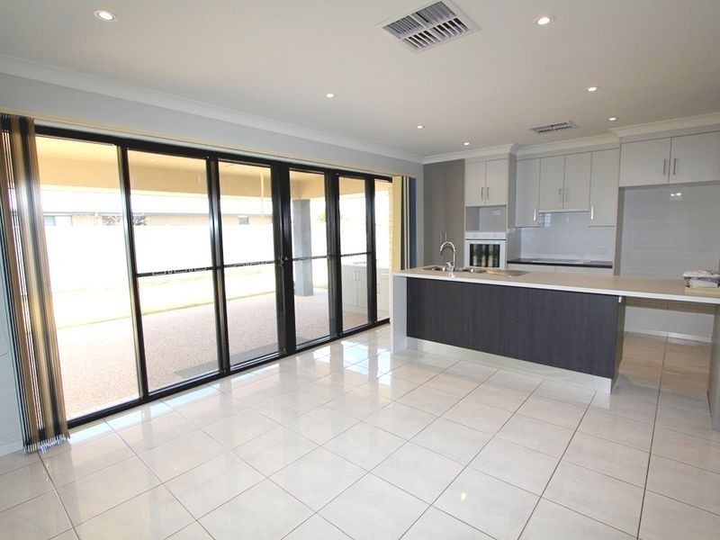 30 Mayfair Drive, Emerald QLD 4720