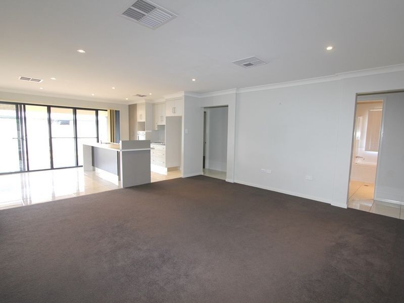 30 Mayfair Drive, Emerald QLD 4720