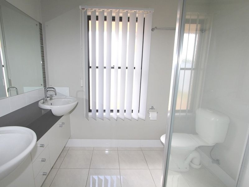 30 Mayfair Drive, Emerald QLD 4720