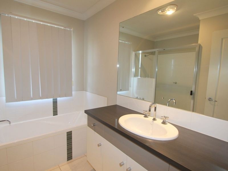 30 Mayfair Drive, Emerald QLD 4720