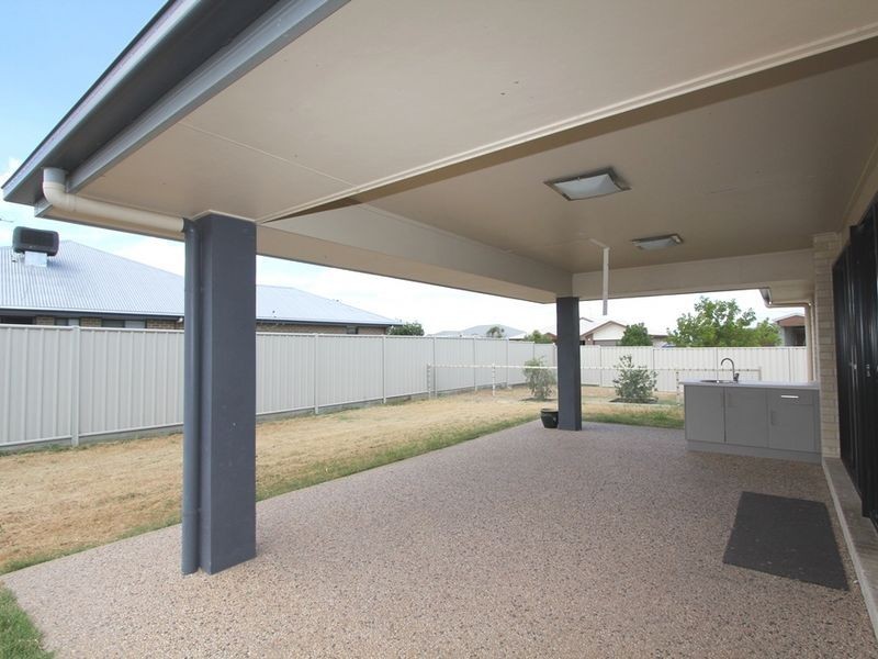 30 Mayfair Drive, Emerald QLD 4720