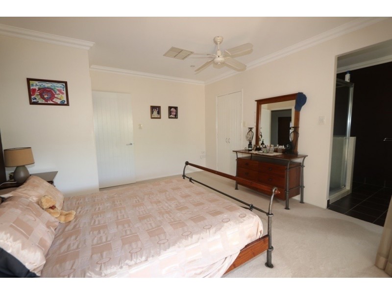 4A Crinum Crescent, Emerald QLD 4720