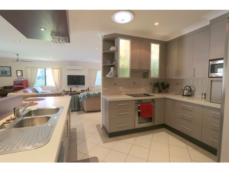 25-27 Mooney Crescent, Emerald QLD 4720