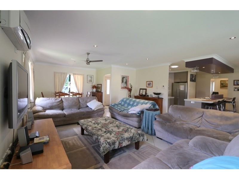 25-27 Mooney Crescent, Emerald QLD 4720