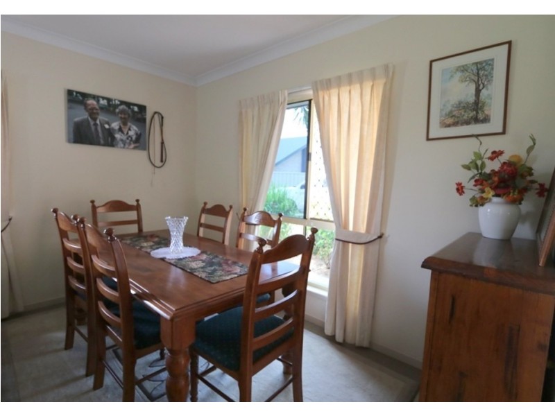 25-27 Mooney Crescent, Emerald QLD 4720