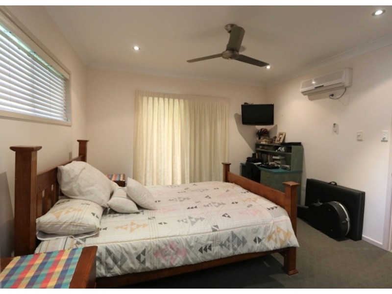 25-27 Mooney Crescent, Emerald QLD 4720