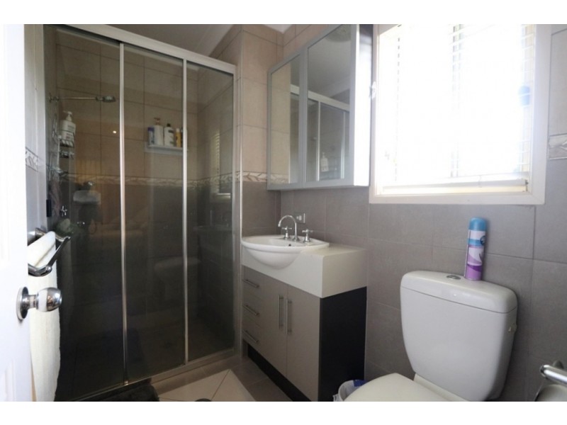 25-27 Mooney Crescent, Emerald QLD 4720