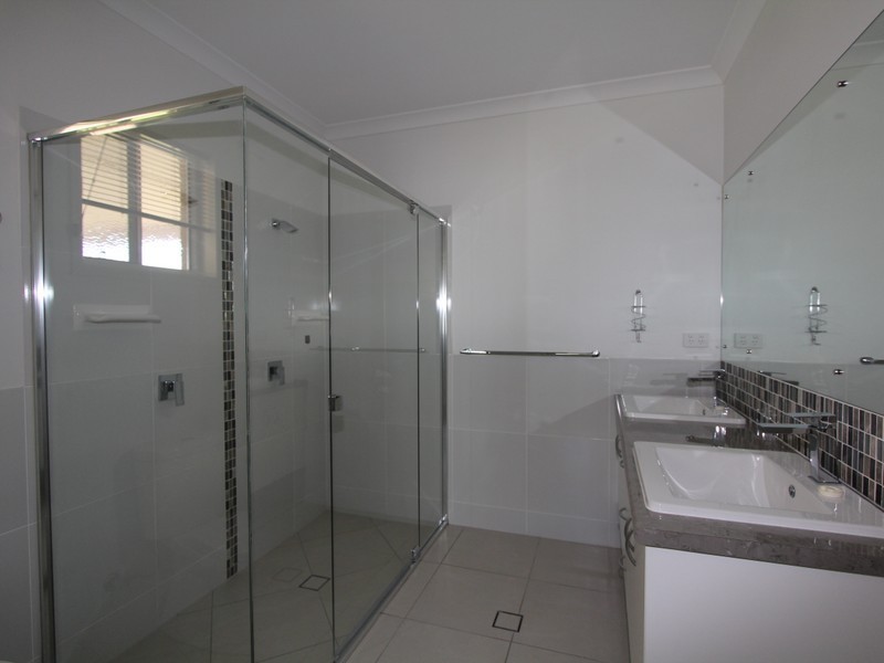 10 Rosehill Road, Emerald QLD 4720