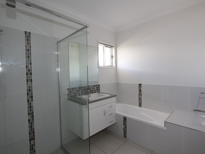 10 Rosehill Road, Emerald QLD 4720