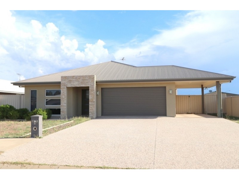 4 Easton Street, Emerald QLD 4720