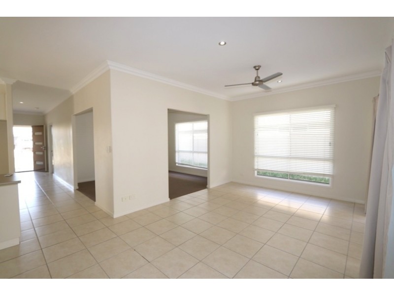 4 Easton Street, Emerald QLD 4720