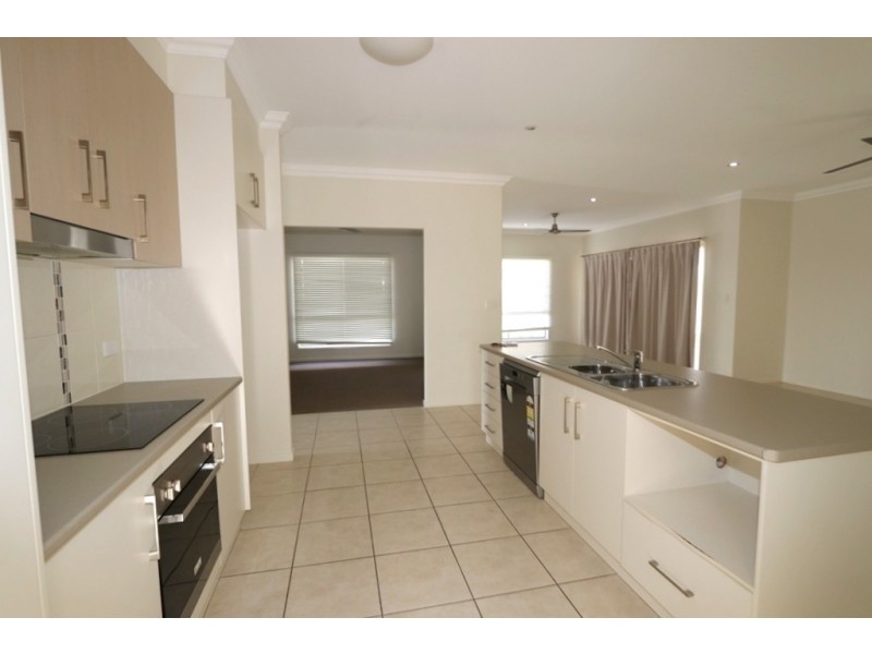 4 Easton Street, Emerald QLD 4720