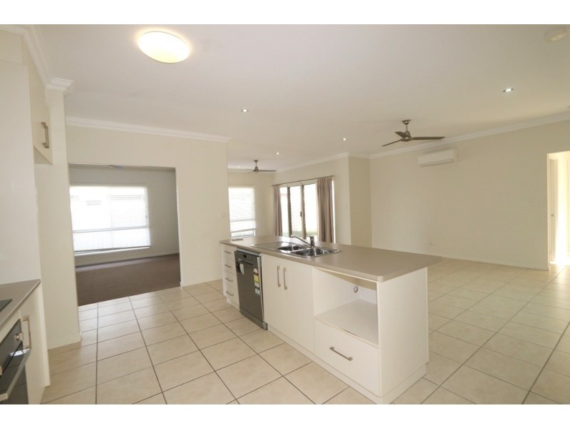 4 Easton Street, Emerald QLD 4720