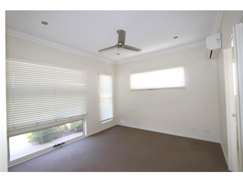 4 Easton Street, Emerald QLD 4720