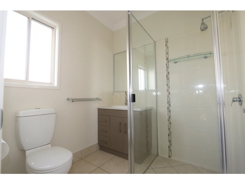 4 Easton Street, Emerald QLD 4720