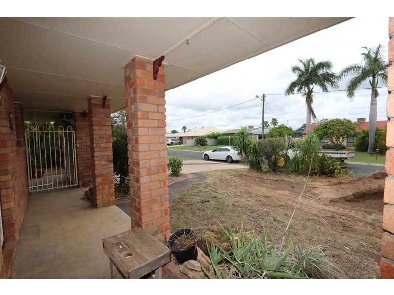 9 Cowan Cr, Emerald QLD 4720