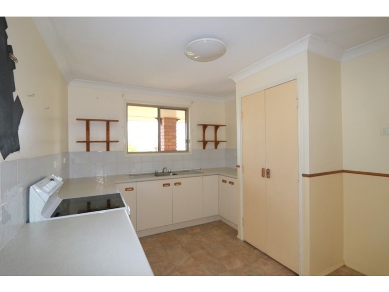 9 Cowan Cr, Emerald QLD 4720