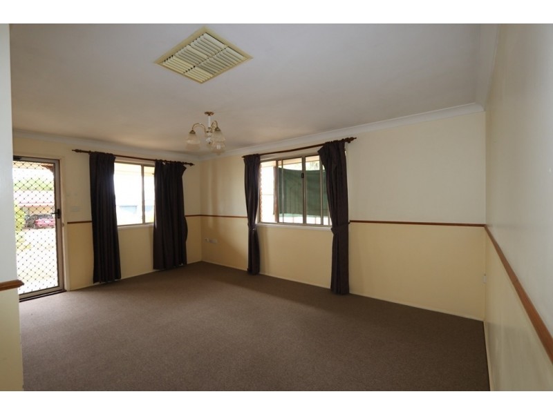 9 Cowan Cr, Emerald QLD 4720