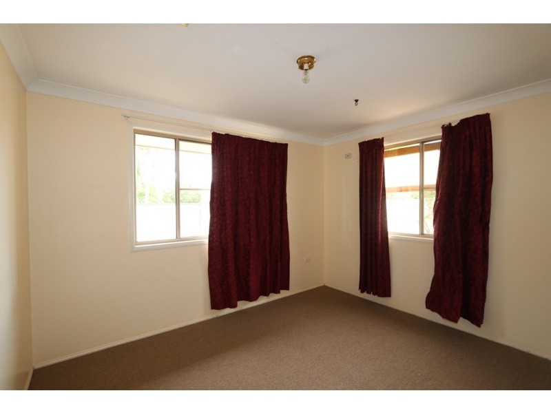 9 Cowan Cr, Emerald QLD 4720